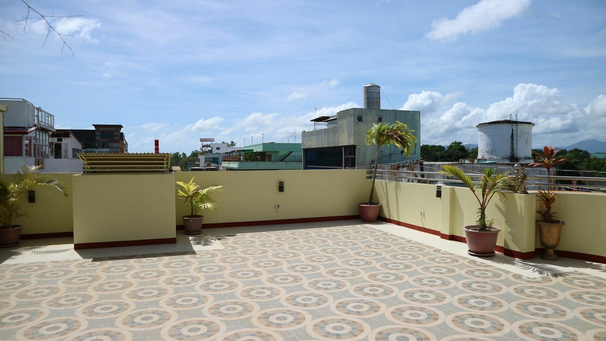 C Tower Studio Apartments Puerto Princesa Eksteriør bilde